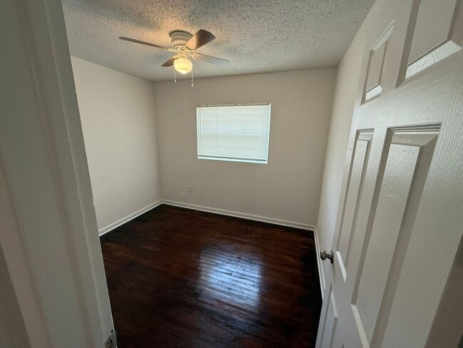 Building Photo - 5104 Londonderry Blvd