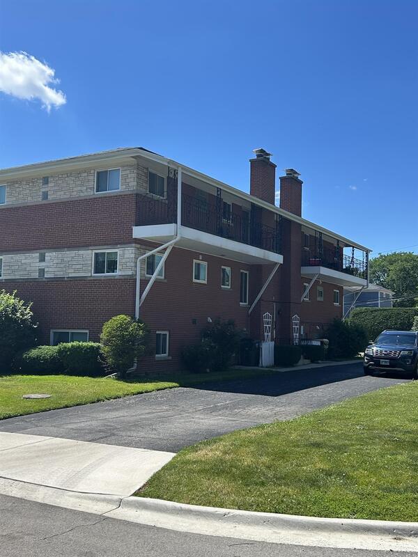 Building Photo - 6788 N Sauganash Ave