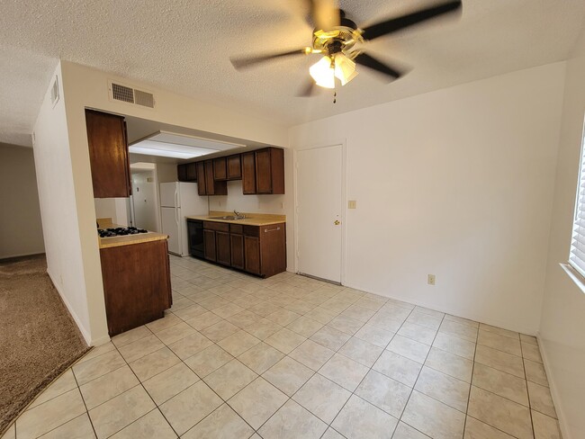Building Photo - 7716 Iroquois Dr