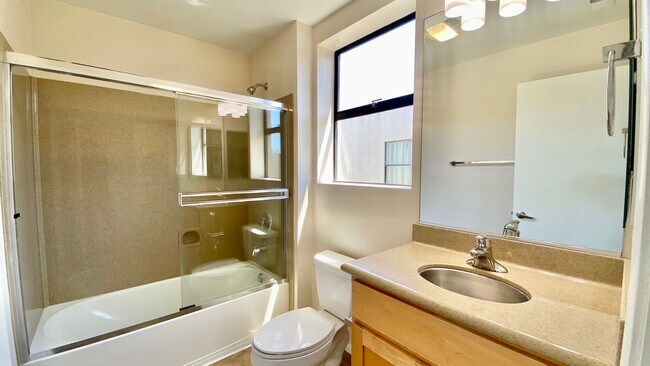 Building Photo - Contemporary 2-Bedroom Condo at the Heart ...