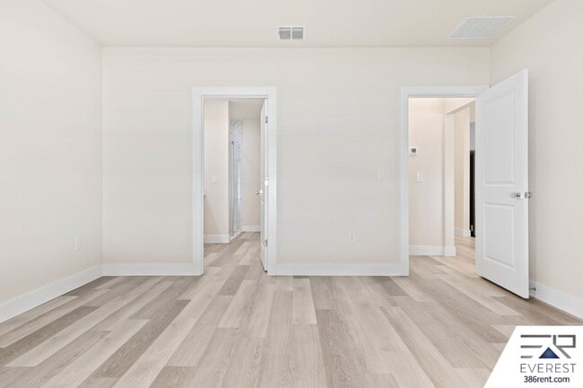 Building Photo - FULLY FENCED, UPGRADED 3/2/2 IN DESIRABLE PINE GROVE