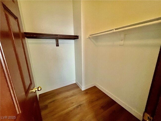 Building Photo - 1324 Sun Village Ave