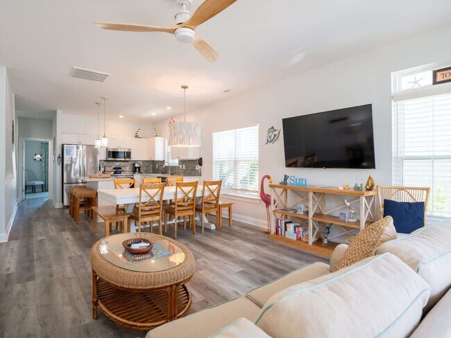 Building Photo - Wright Place Wright Time @ 809 Carolina Beach Ave N #2
