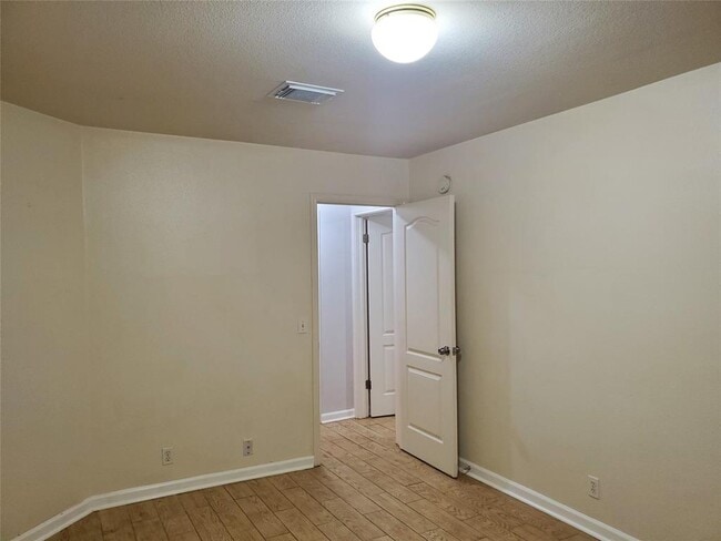 Building Photo - 2305 E Riviera Dr
