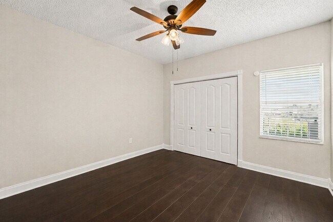 Building Photo - Waterfront Condo in Gulf Landings