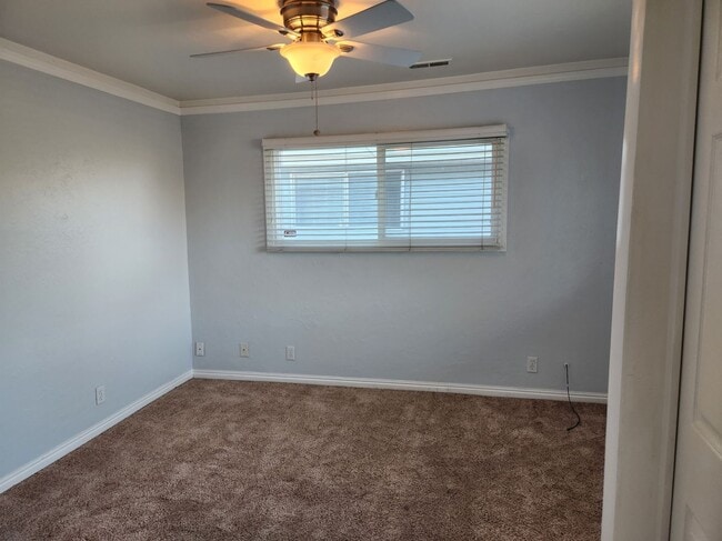 Building Photo - 3 Bd  1 Bath Home in Salt Lake City