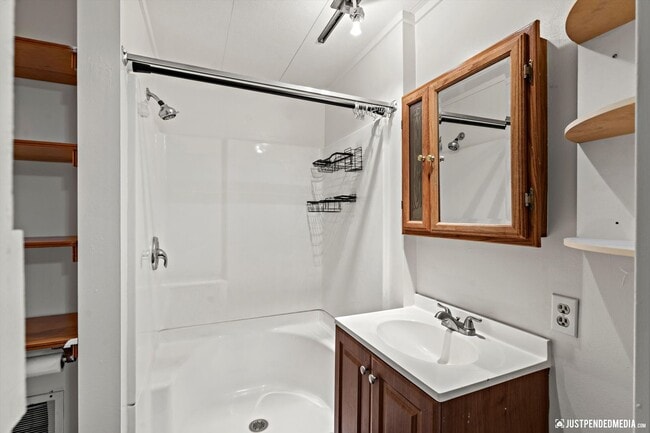 Building Photo - 20513 Scenic Dr