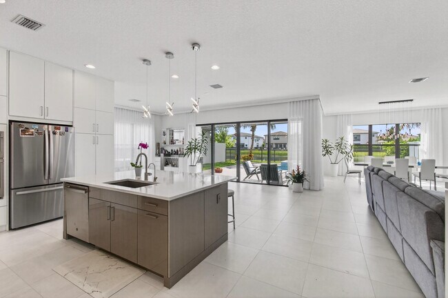 Building Photo - 17222 Blue Bayou Dr
