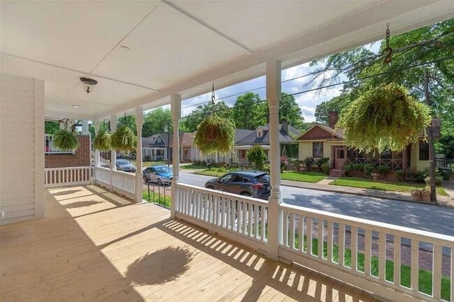 Building Photo - 632 Grady Pl SW