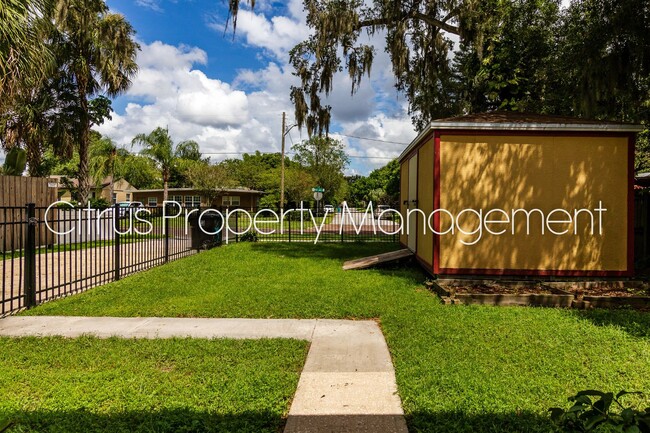 Building Photo - Charming Duplex with Fenced Backyard in Mi...