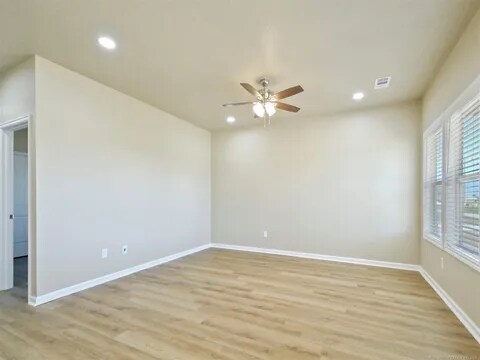 Building Photo - 142 Aspen Cir