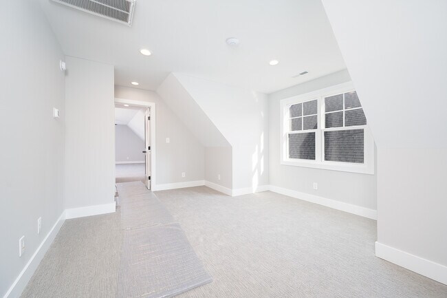 Building Photo - 106 Lincolns Wy
