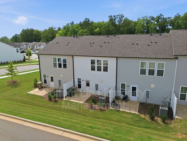 Building Photo - 460 Glen Clova Dr