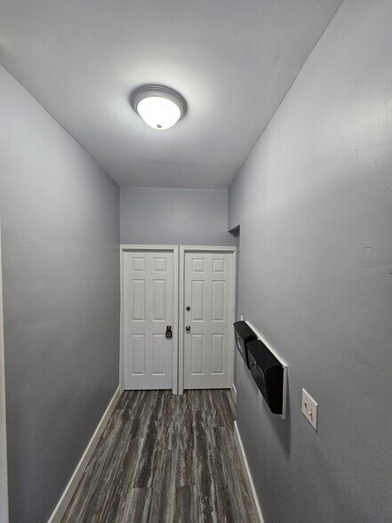 Building Photo - 134 W Douglass St