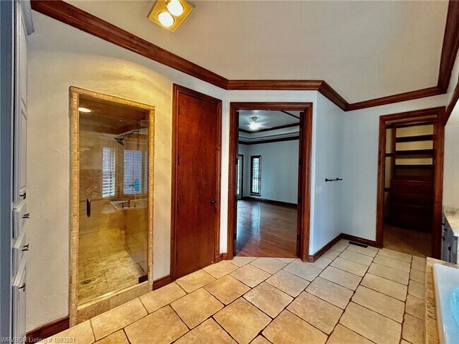 Building Photo - 1808 Oak Forest Dr