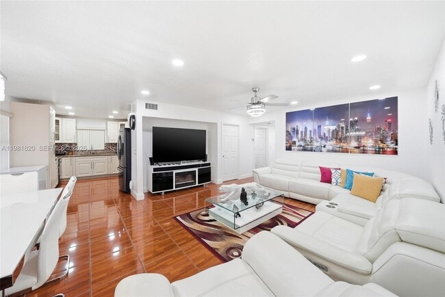 Building Photo - 2875 NW 9th Ct