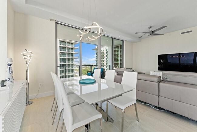 Building Photo - 3100 N Ocean Dr