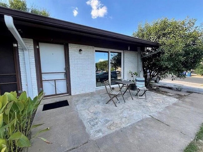 Building Photo - 1303 Hollow Creek Dr