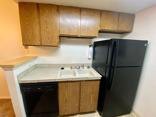 Building Photo - 1 Bed 1 Bath Aurora Condo Located Near Che...
