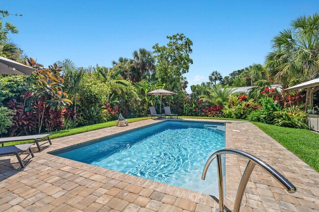 Building Photo - 430 Arricola Ave