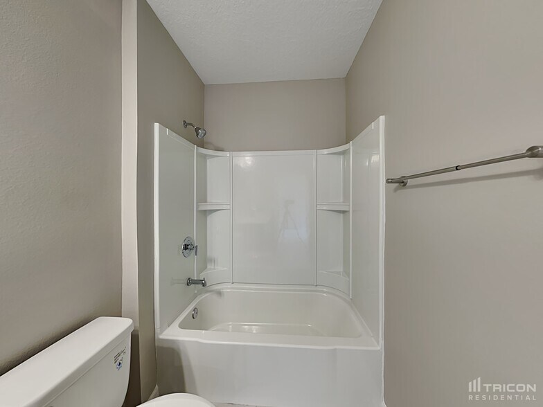 Building Photo - 212 Garnet Ave