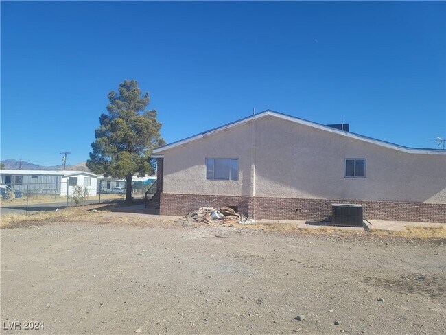 Primary Photo - 664 Sky Rd