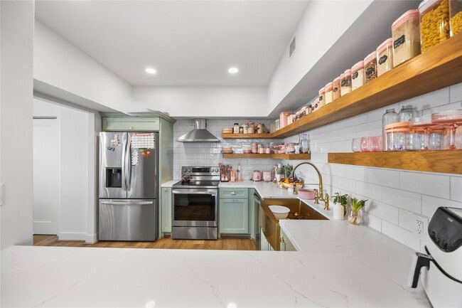 Building Photo - 14 Greenway Plz