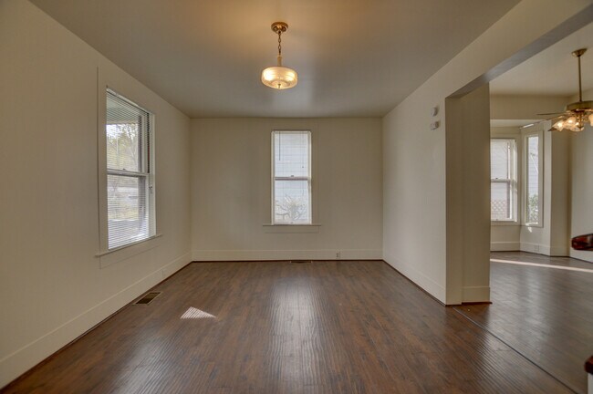Building Photo - 114 N Willow St