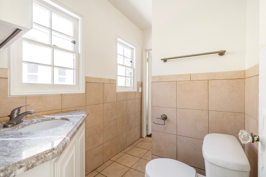 Building Photo - 3501 W 41st St