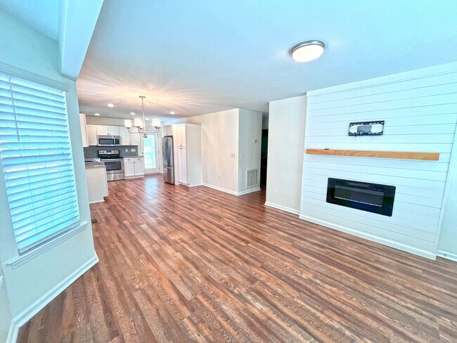 Building Photo - 5 Haley Ct