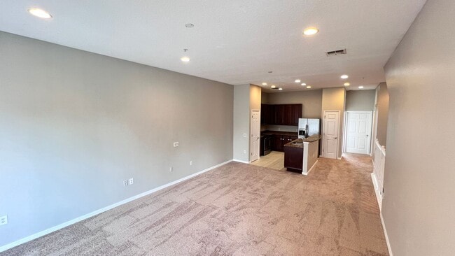 Building Photo - Beautiful 3/2 Townhouse Available !!