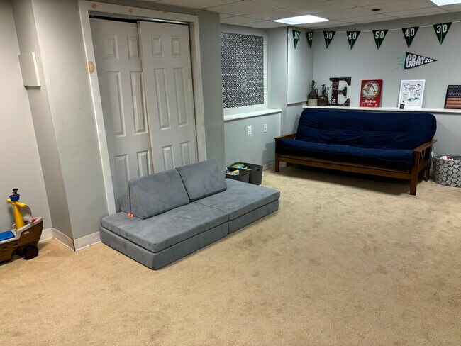 Building Photo - 1461 Conifer Dr