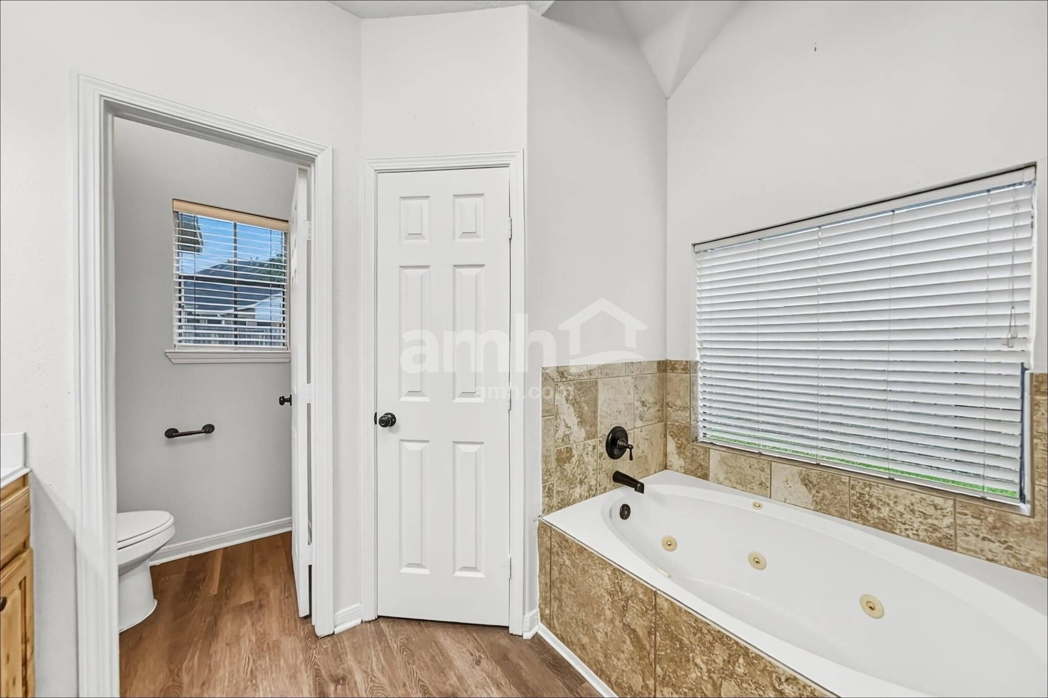 Building Photo - 10917 Spruce Dr N