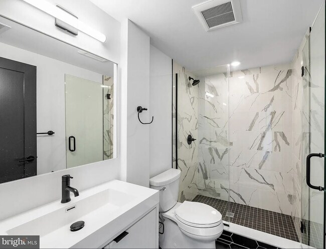 Building Photo - 1800 W Girard Ave