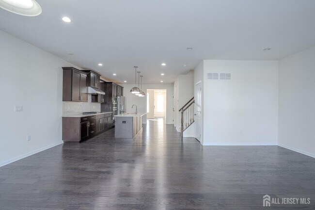 Building Photo - 16 Clover Ln