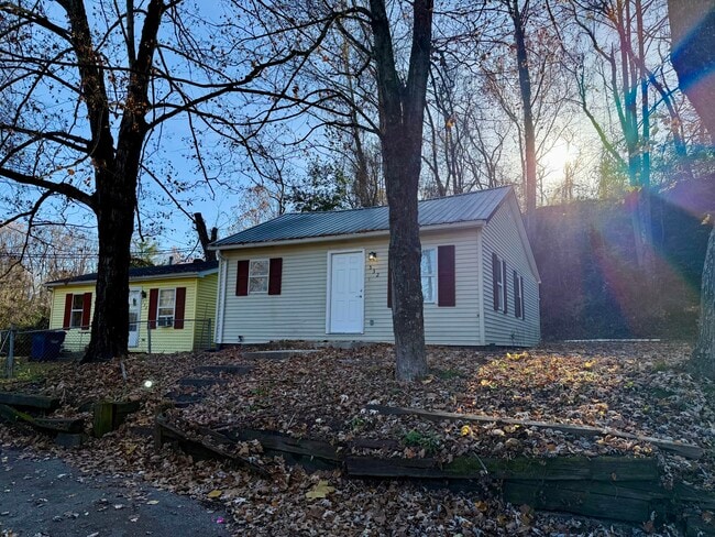 Primary Photo - 532 Old Stage Rd