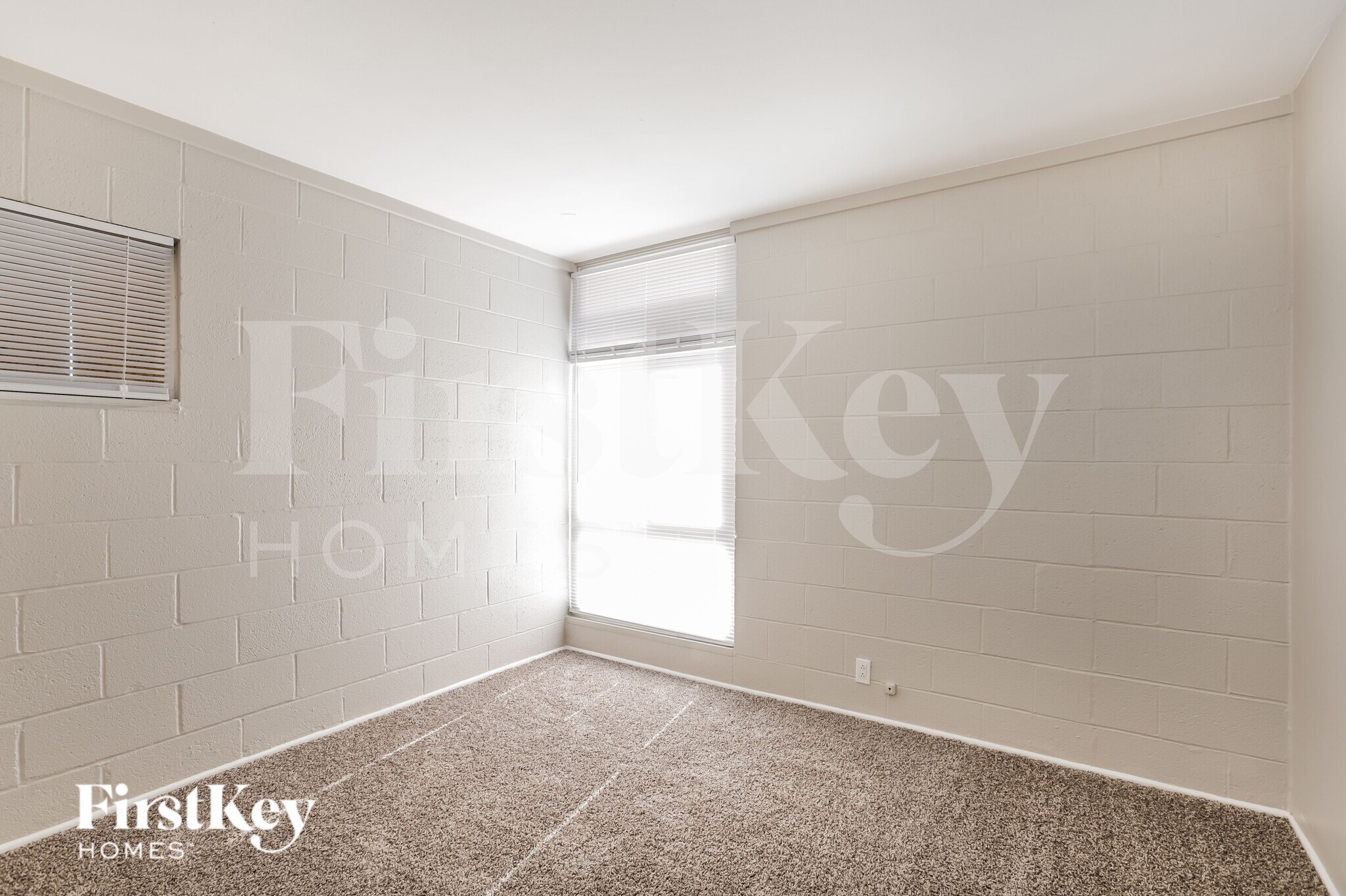 Building Photo - 2800 E Webb Ave