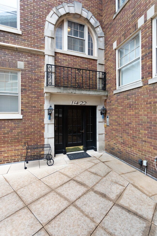Building Photo - 1601 Spring Dr