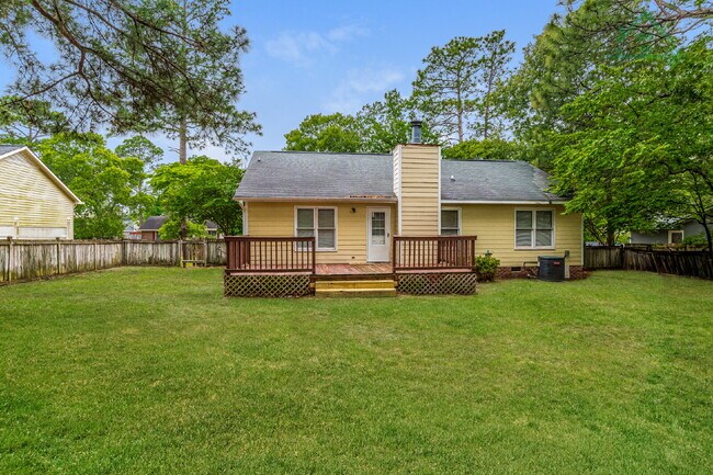 Building Photo - Recently updated 3 bedroom home with a fenced backyard!