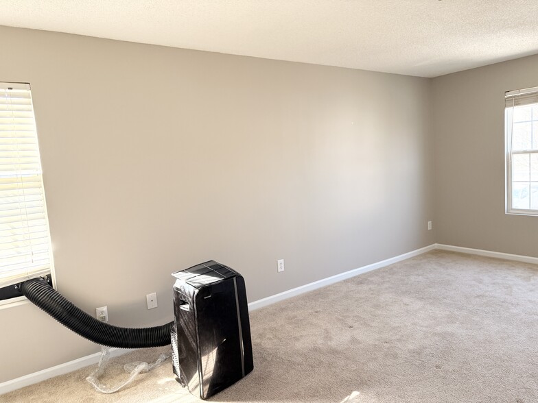 Building Photo - 4442 Snowcrest Ln