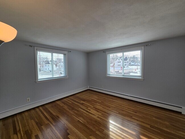 Building Photo - 194 Lincoln St