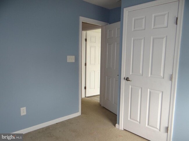 Building Photo - 400 Larose Dr