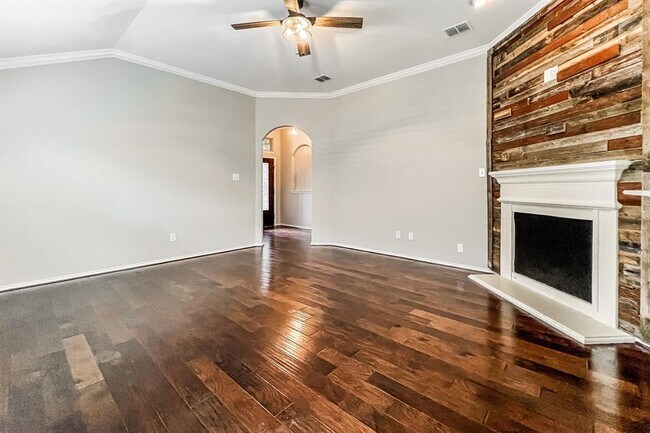 Building Photo - 255 Callaghan Dr