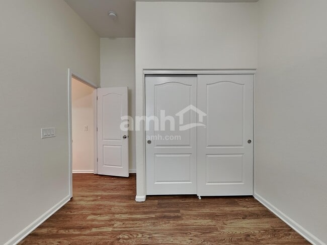 Building Photo - 15848 W Linden St