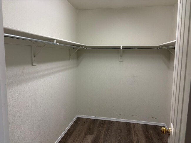 Building Photo - 847 E Desert Rose Trail