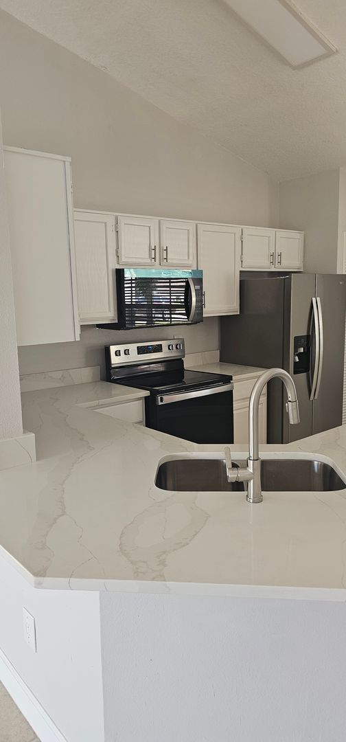 Building Photo - FABULOUS! LIKE NEW!  3 BEDROOM / 2 BATH / 1 CAR GARAGE HOUSE (SOUTHEAST ORLANDO)