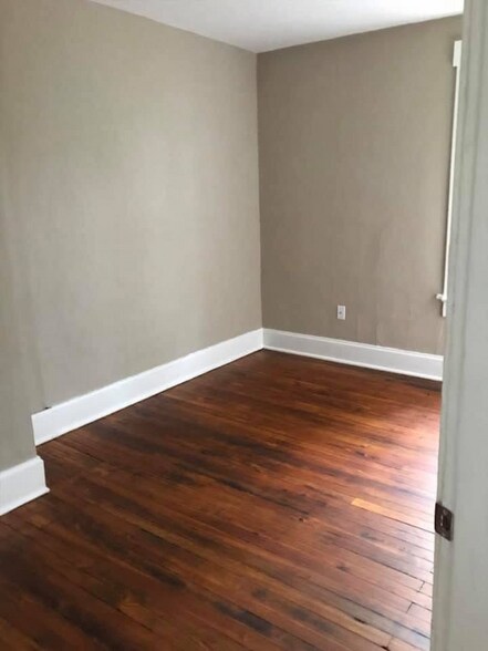 Building Photo - 141 W Northwood Ave