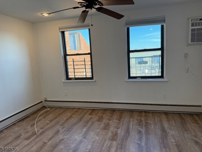 Building Photo - 220 E Broad St