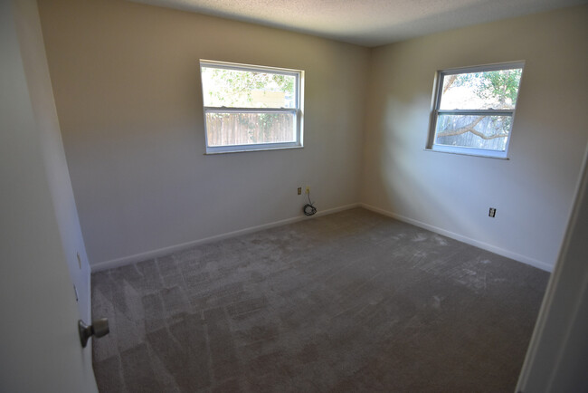 Building Photo - 3/2 Single Family Home in Bel Air Hills AV...