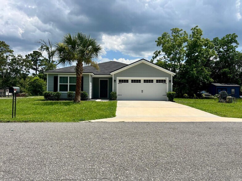 8514 Peach St Driveway - 8514 Peach St